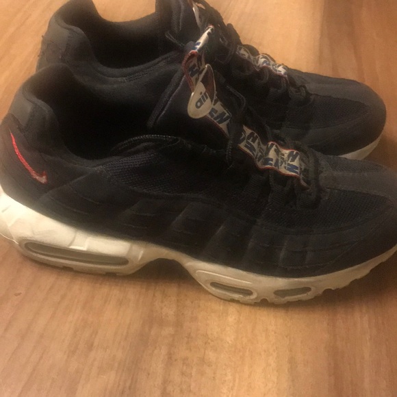 Athletic_Shoes
